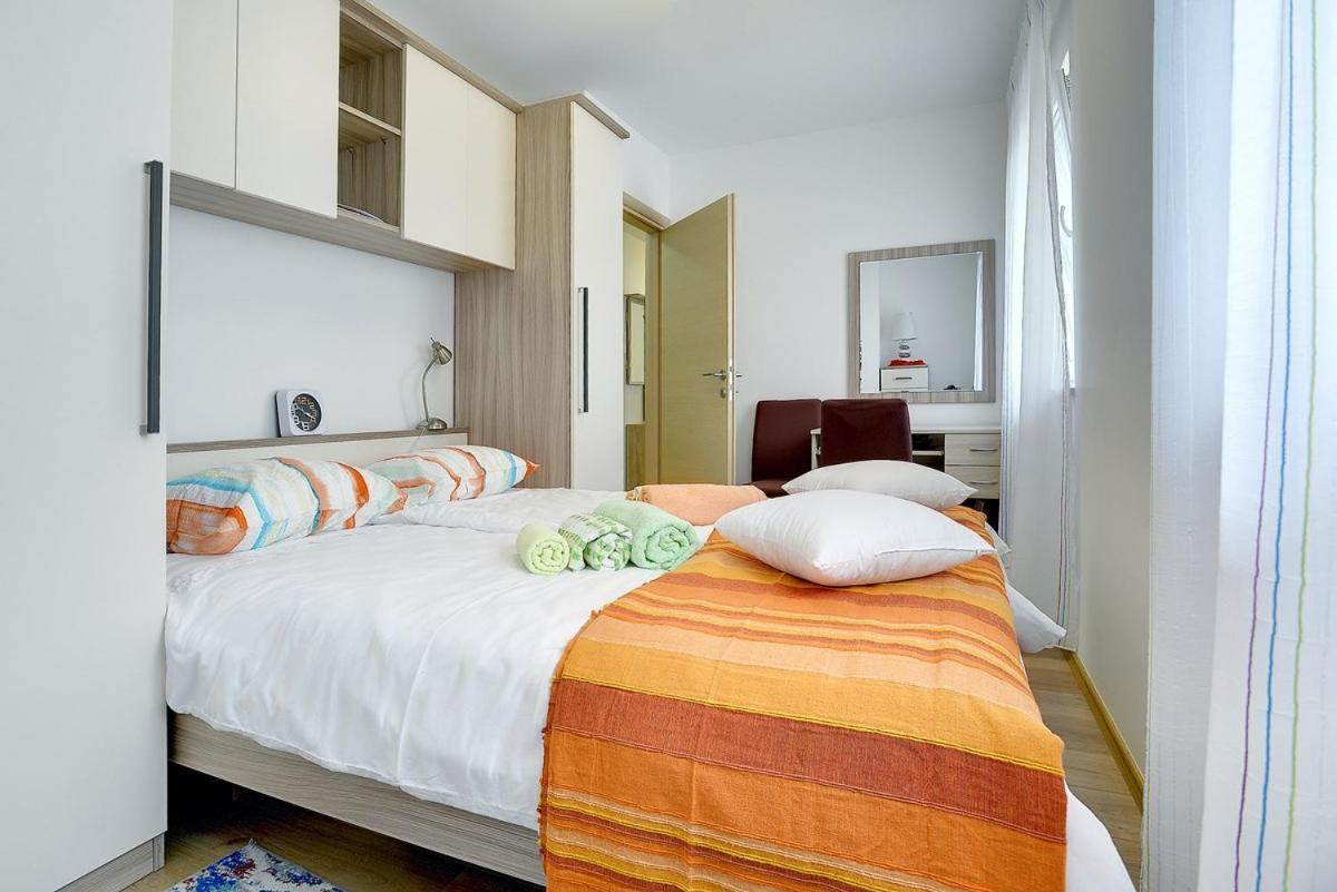 Apartments Elviana Pula Eksteriør billede
